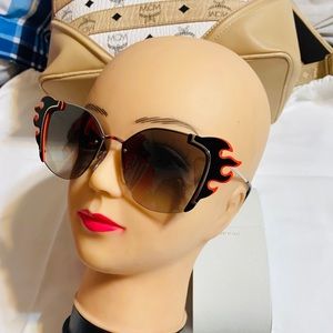 😎 Prada women sunglasses😎 Authentic 💯very nice